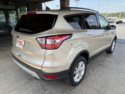 Used 2018 Ford Escape SE w/ SE Sync 3 Package FWD image 6
