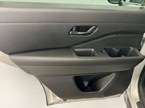 Used 2025 Nissan Pathfinder SV image 26