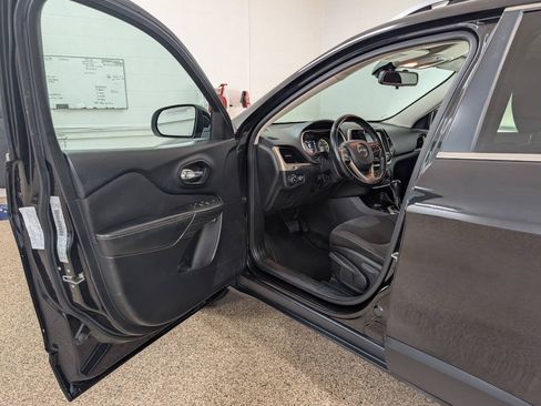 Used 2015 Jeep Cherokee Latitude w/ Cold Weather Group AWD/4WD image 6