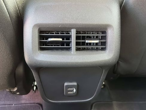 Used 2022 Chevrolet Equinox LT FWD image 13