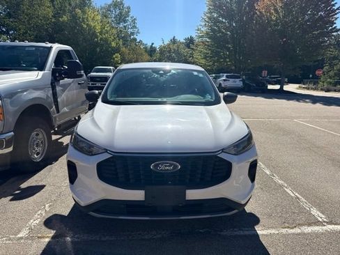 Used 2023 Ford Escape Active w/ Tech Pack #1 AWD/4WD image 2