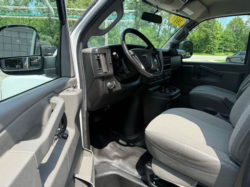 Used 2018 GMC Savana 3500 LS RWD image 16
