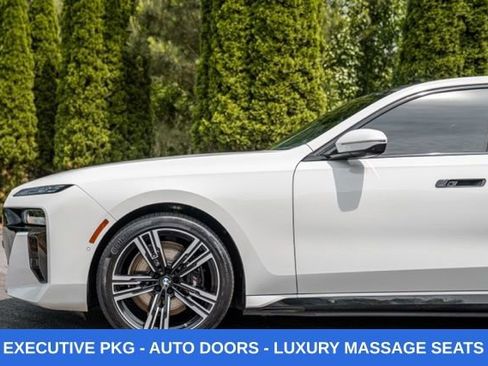 Used 2023 BMW i7 xDrive60 w/ Executive Package 2 AWD/4WD image 10