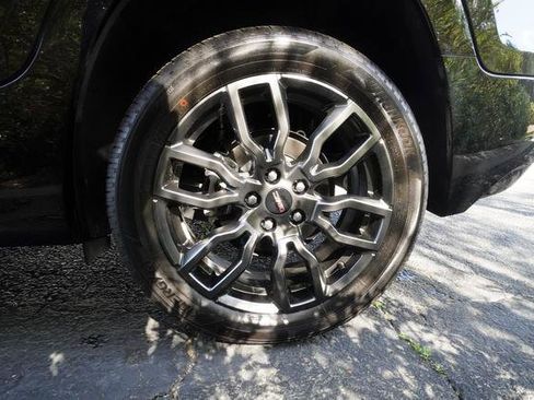 Used 2024 GMC Terrain Denali w/ Black Diamond Edition image 39