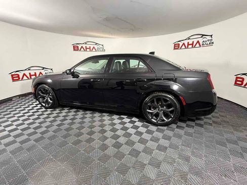 Used 2021 Chrysler 300 Touring L RWD image 5