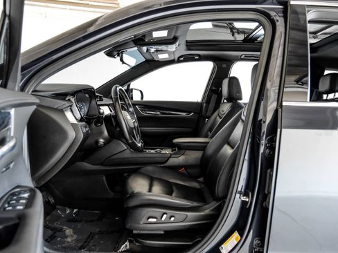 Used 2022 Cadillac XT6 Premium Luxury w/ Technology Package FWD image 3