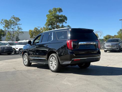 Used 2021 GMC Yukon SLT w/ SLT Premium Package image 3