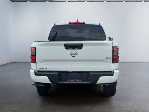 Used 2025 Nissan Frontier SV image 4