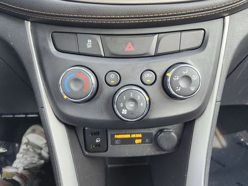 Used 2019 Chevrolet Trax LT w/ LT Convenience Package AWD/4WD image 33