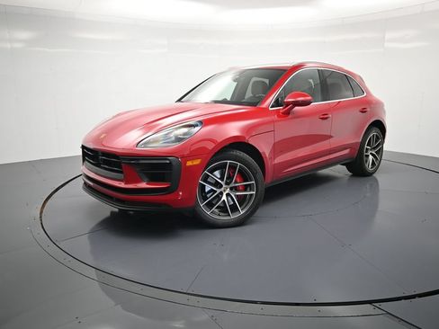 Certified 2023 Porsche Macan S AWD/4WD image 33