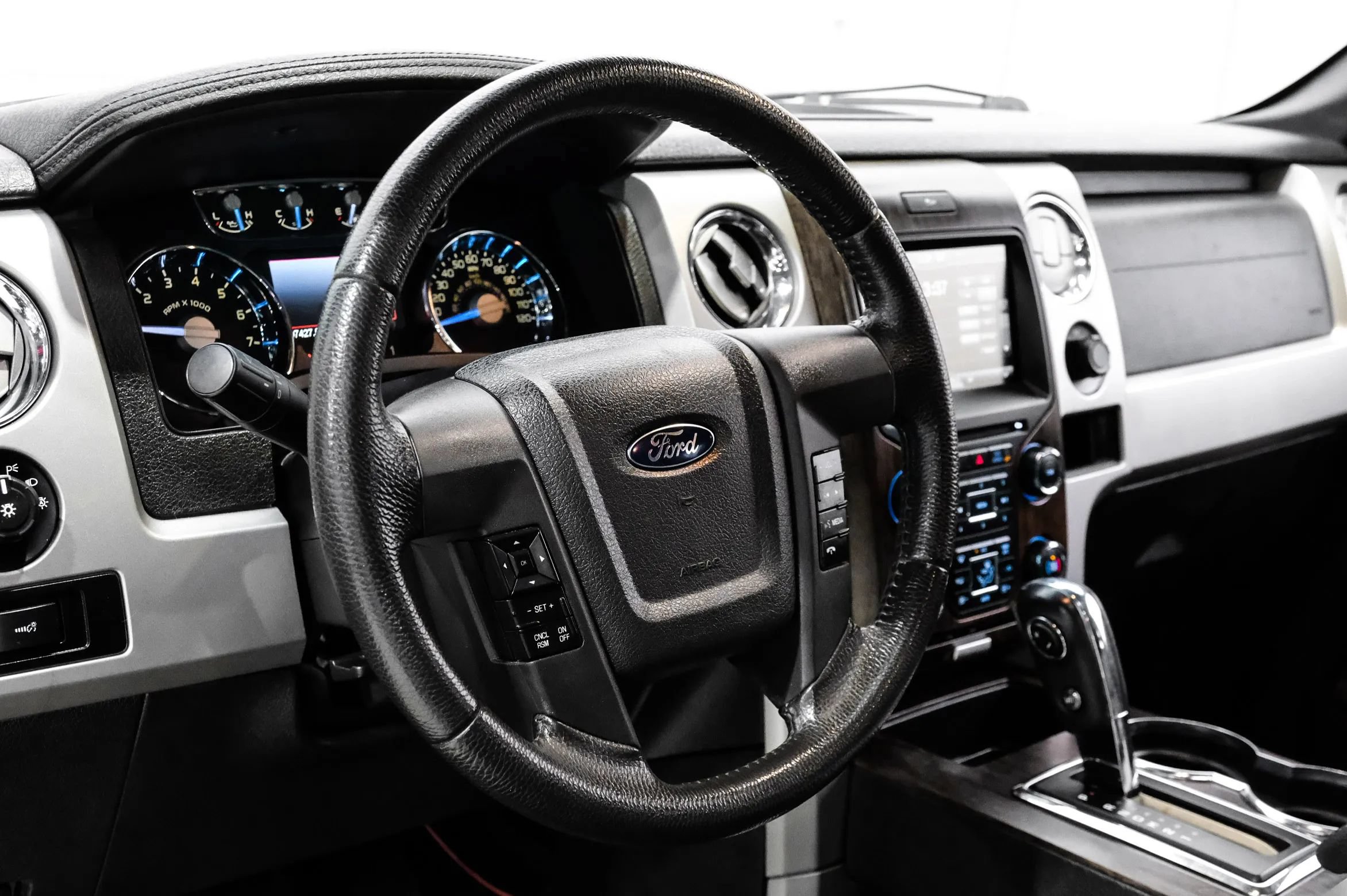 Used 2014 Ford F150 Lariat w/ Equipment Group 502A Luxury AWD/4WD image 22
