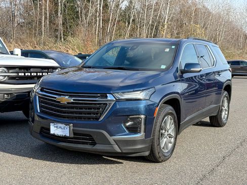 Used 2023 Chevrolet Traverse LT image 3
