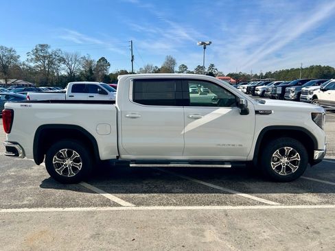 New 2026 GMC Sierra 1500 SLE image 3