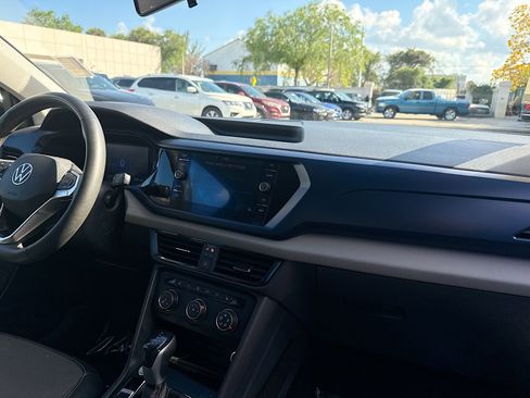 Used 2022 Volkswagen Taos SE image 32