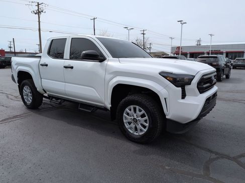 Used 2024 Toyota Tacoma SR image 7