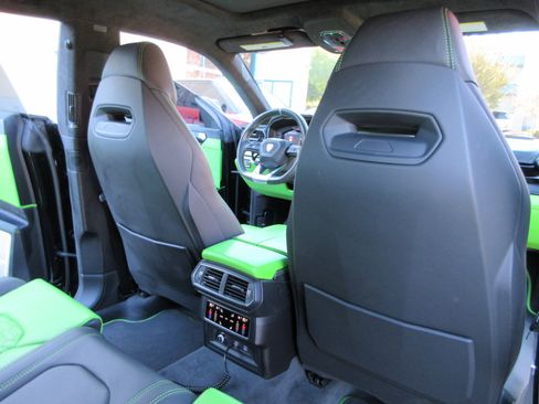 Used 2022 Lamborghini Urus image 39