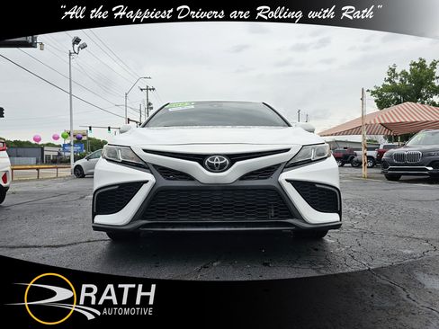 Used 2023 Toyota Camry SE FWD image 3