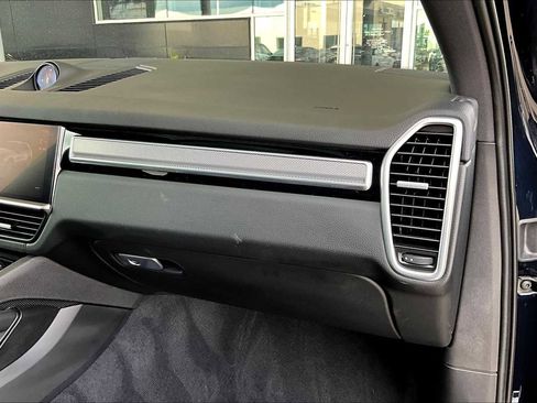 Used 2023 Porsche Cayenne image 31