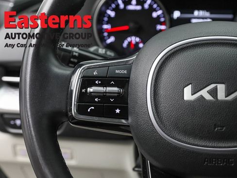 Used 2024 Kia Carnival LX image 15