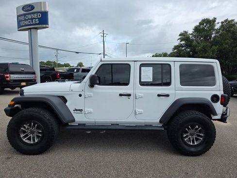 Used 2022 Jeep Wrangler Unlimited Sport w/ Sun And Sound Package AWD/4WD image 5