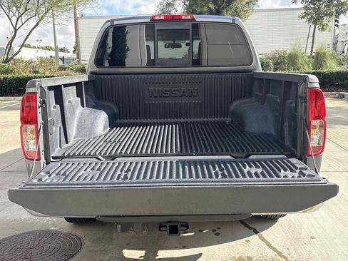 Used 2018 Nissan Frontier SV image 10
