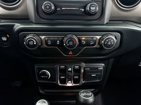 Used 2019 Jeep Wrangler Unlimited Sport S AWD/4WD image 23