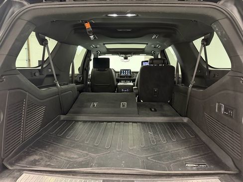 Used 2021 Chevrolet Suburban Premier w/ Premium Package image 31