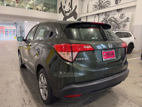 Used 2018 Honda HR-V LX image 2