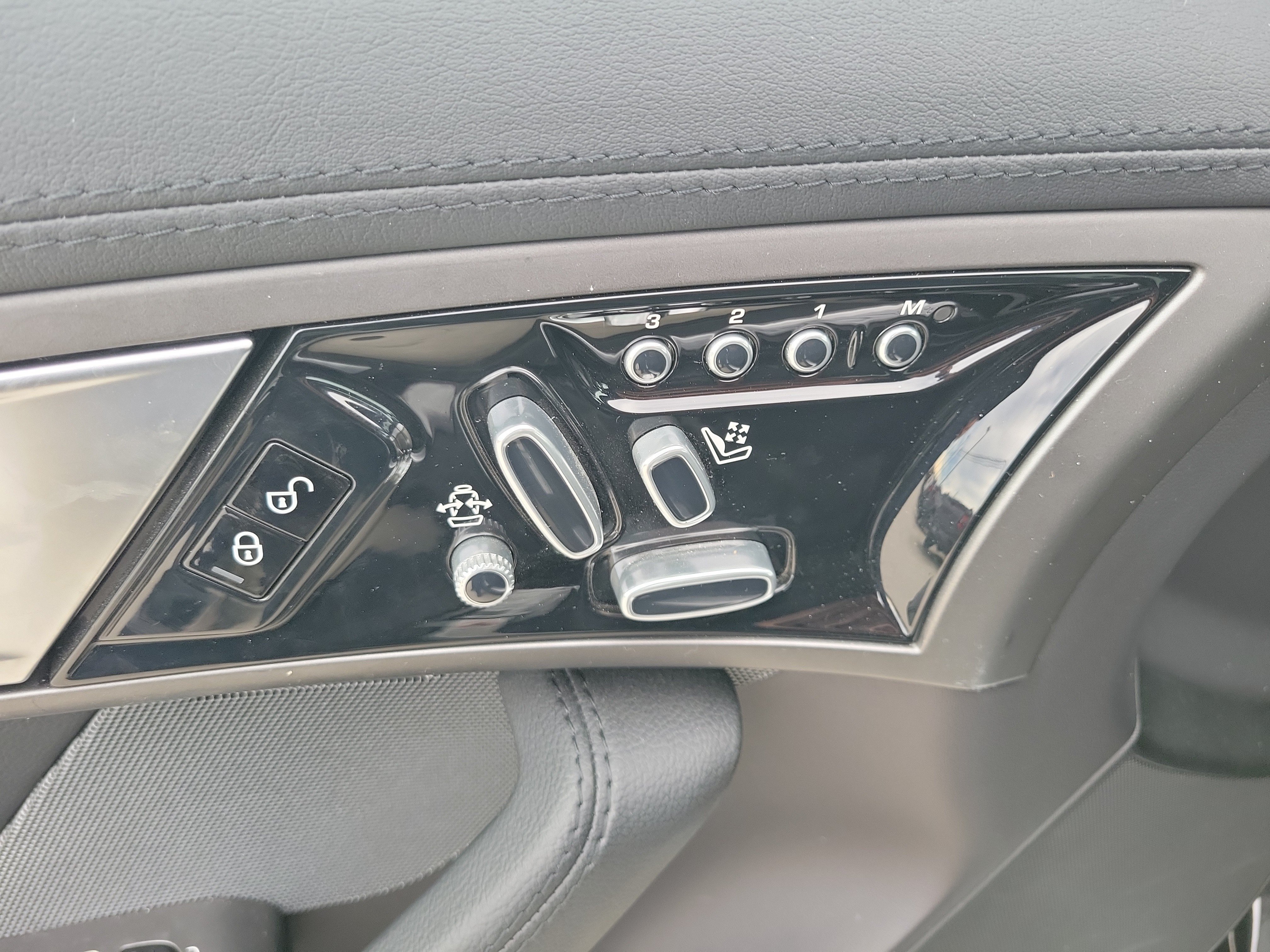Used 2014 Jaguar F-TYPE Convertible RWD image 13
