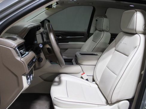Used 2024 GMC Yukon XL Denali AWD/4WD image 21