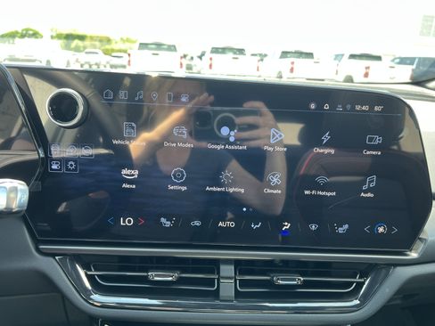 New 2025 Chevrolet Equinox EV RS image 7