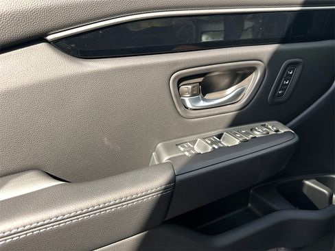 New 2025 Honda Pilot Touring image 36