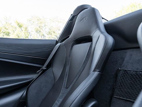 Used 2024 McLaren 750S Spider image 21