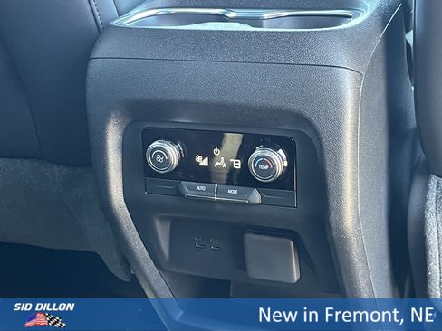 New 2026 GMC Acadia AT4 w/ LPO, All-Weather Package AWD/4WD image 12