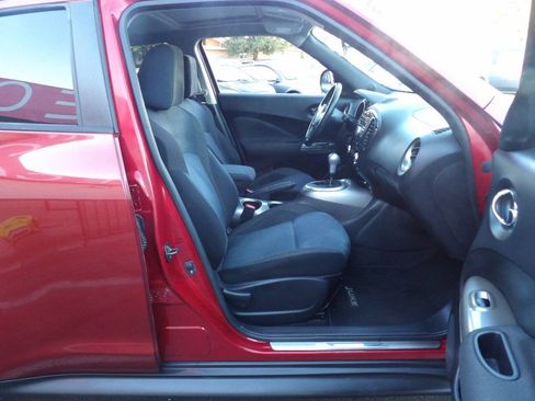 Used 2014 Nissan Juke SV w/ Interior Illumination Package FWD image 6