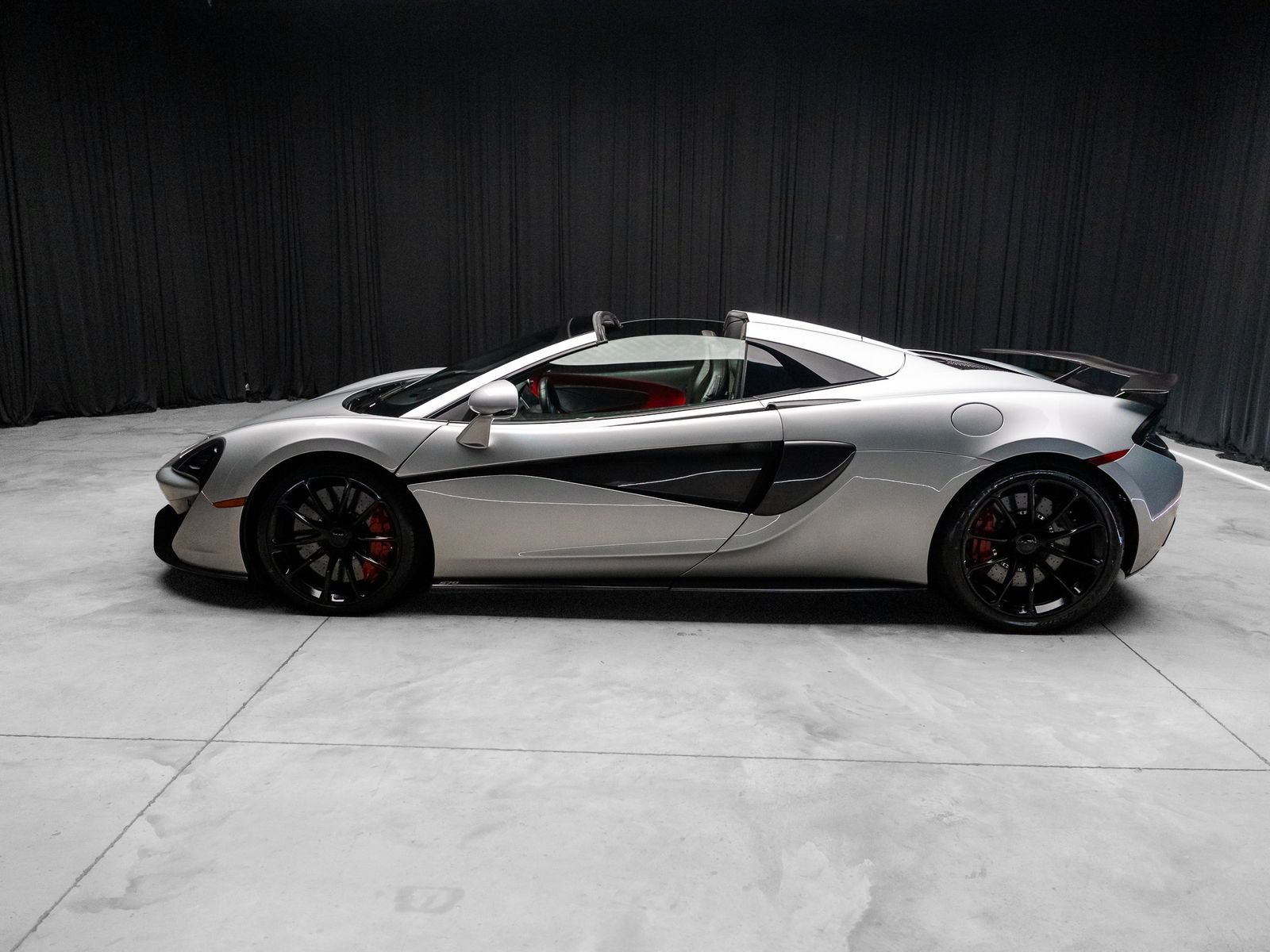 Used 2019 McLaren 570S Spider RWD image 12