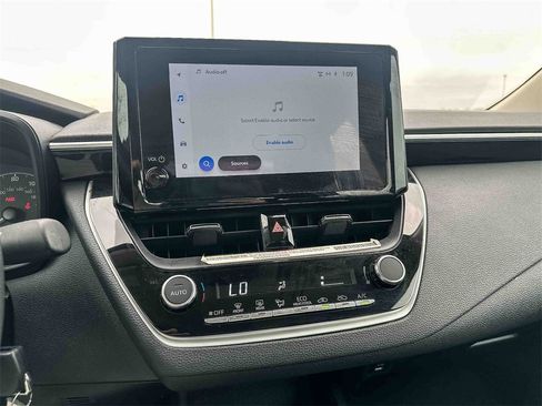 Used 2024 Toyota Corolla LE image 29