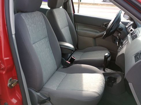 Used 2005 Ford Focus ZX4 image 23