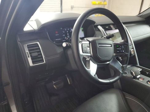 Used 2023 Land Rover Discovery Metropolitan Edition AWD/4WD image 25
