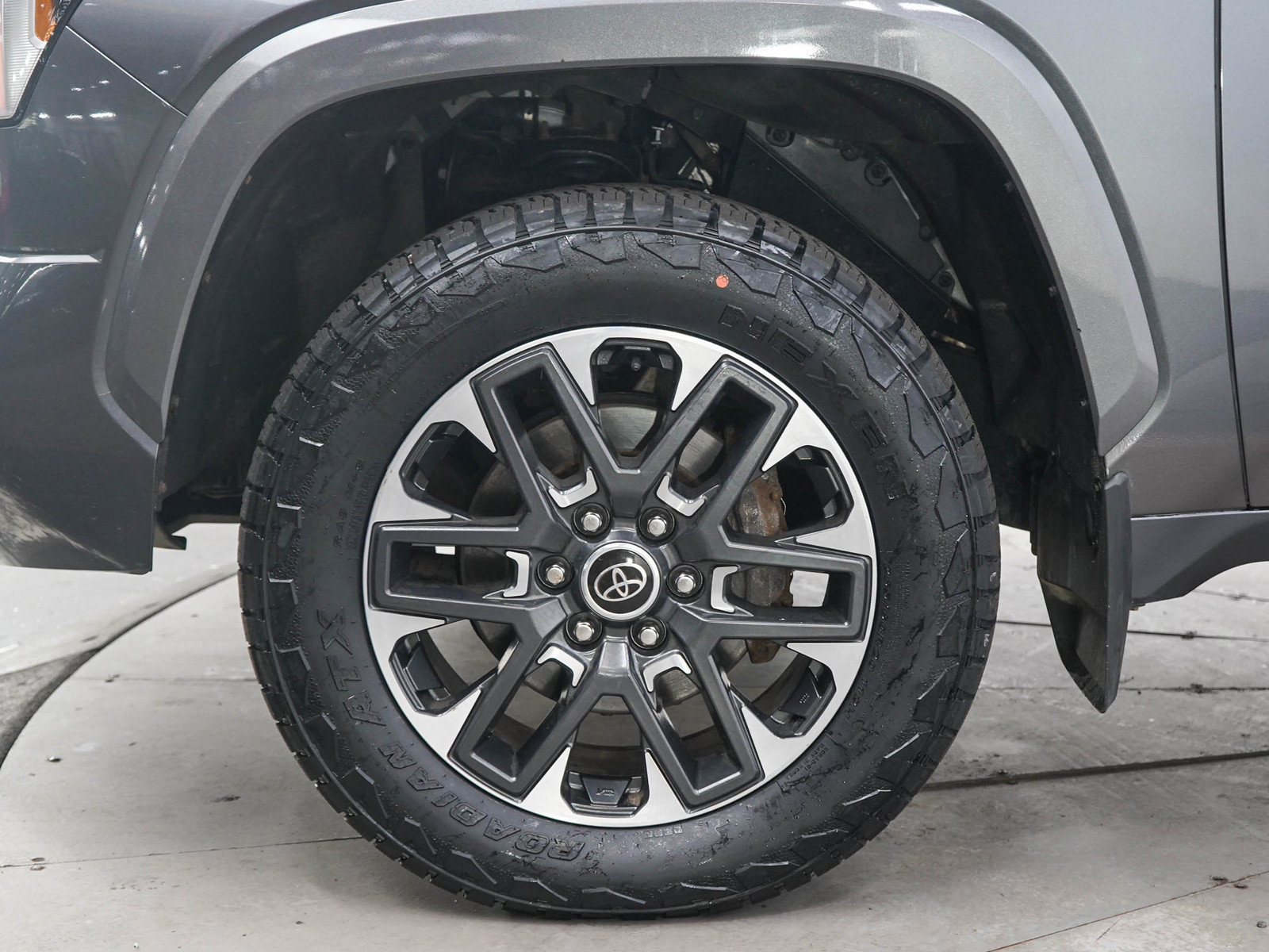 Used 2023 Toyota Tundra Limited AWD/4WD image 28
