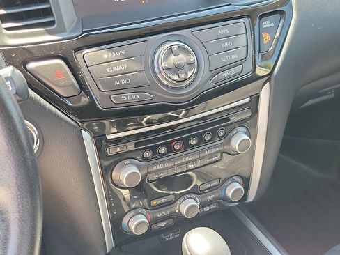 Used 2019 Nissan Pathfinder SV image 26