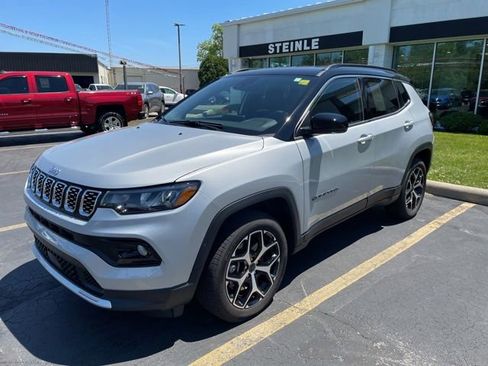 Used 2025 Jeep Compass Limited AWD/4WD image 3