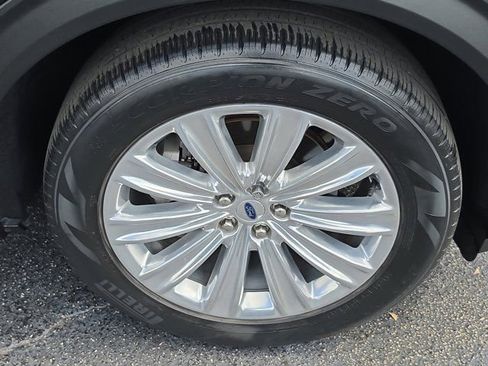 Certified 2023 Ford Explorer Limited w/ Limited Technology Package image 8