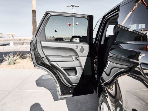 Used 2020 Land Rover Range Rover Sport SE image 13