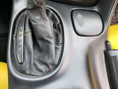 Used 1998 Chevrolet Corvette Convertible w/ Memory Pkg image 19