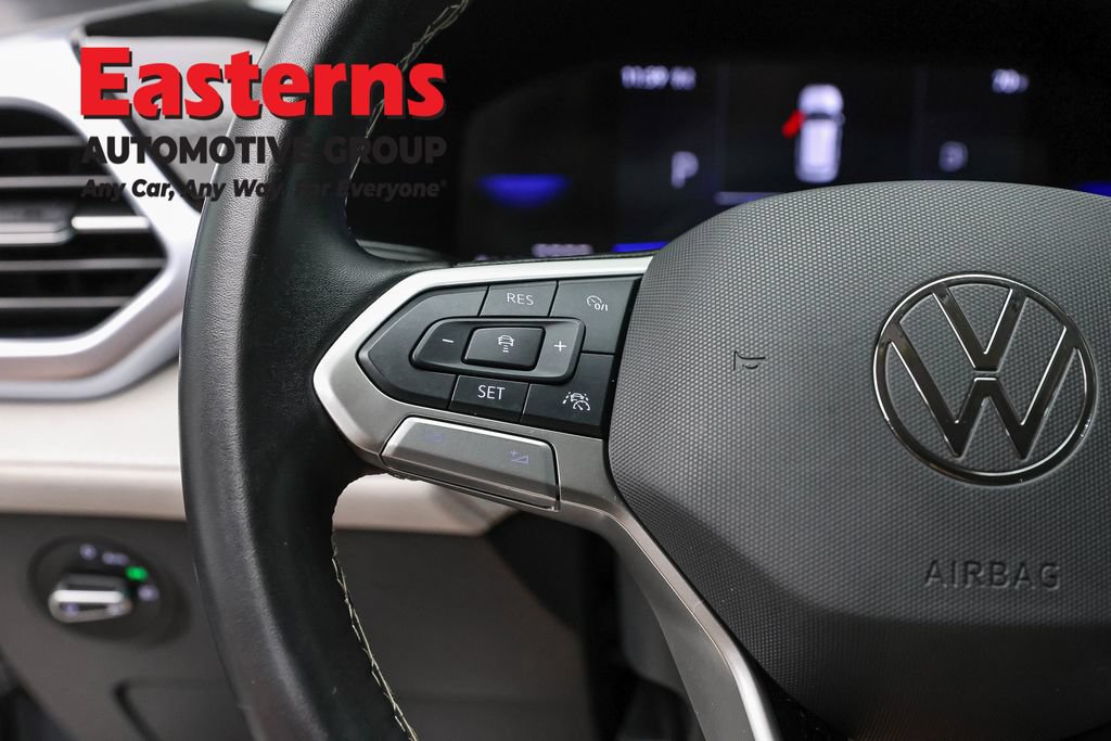 Used 2025 Volkswagen Taos SE AWD/4WD image 17