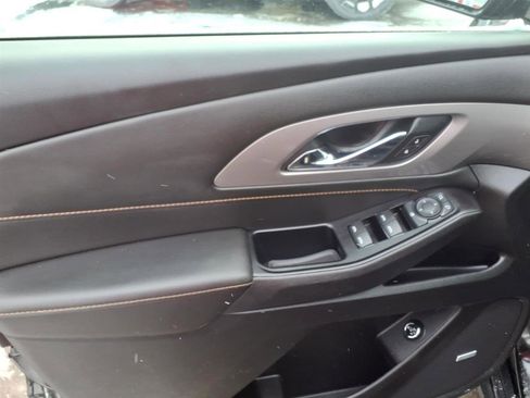 Used 2020 Chevrolet Traverse LT w/ LT Premium Package image 8