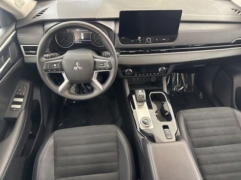 Used 2025 Mitsubishi Outlander SE AWD/4WD image 27