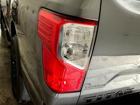 Used 2018 Nissan Titan PRO-4X image 23
