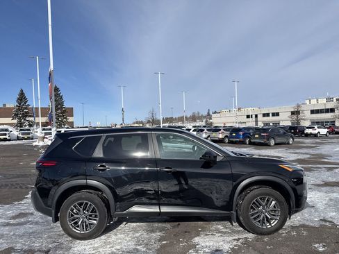 Used 2023 Nissan Rogue S image 5